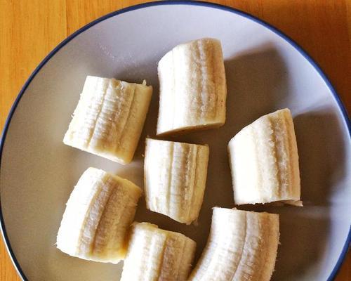 油炸香蕉卷的做法（以香甜软糯的香蕉为主角，一场美味的探险之旅）
