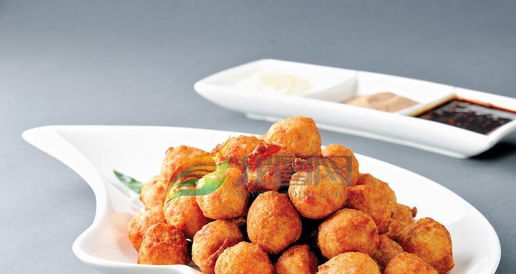 美味丸子粉汤的制作方法（炸丸子肉丸子三鲜汤丸子都能轻松搞定，快来尝试吧！）