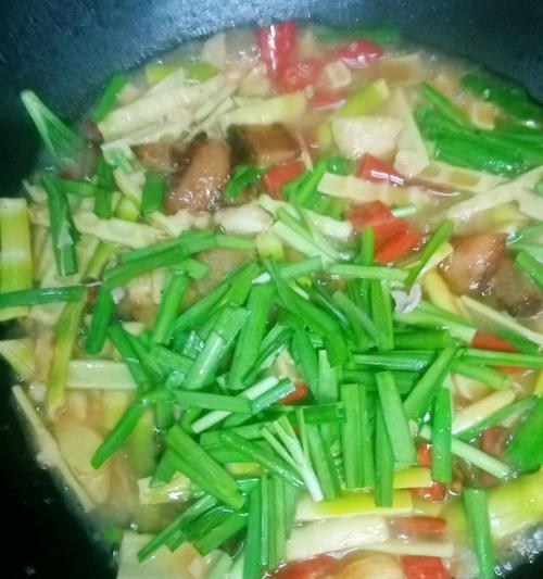 手把手教你做炸笋饼（以炸笋饼的做法为主题，轻松享受美食）