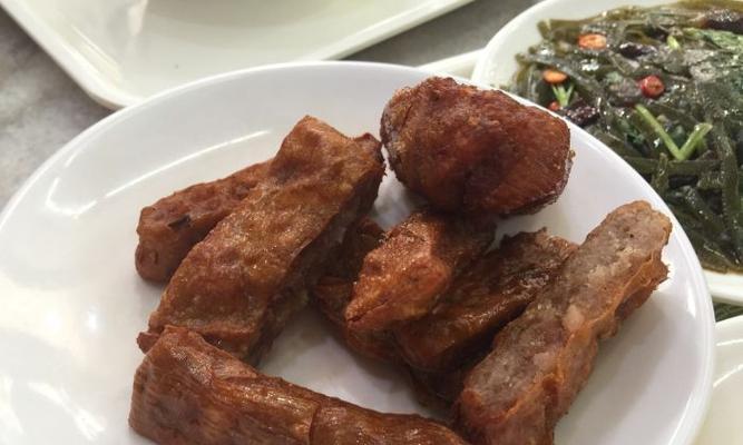 如何制作美味炸松肉（掌握制作炸松肉的窍门，让你的餐桌更丰富多样）