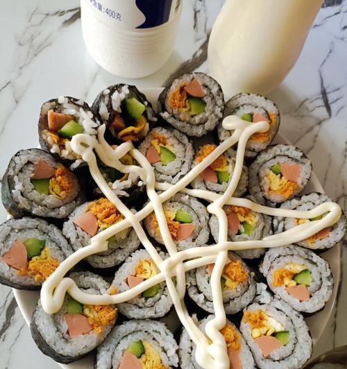 自制炸寿司（以简单易学的做法制作美味可口的炸寿司）