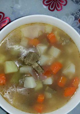 原味清炖牛肉汤，滋补养生的好选择（家常菜谱教程，健康佳肴轻松学）