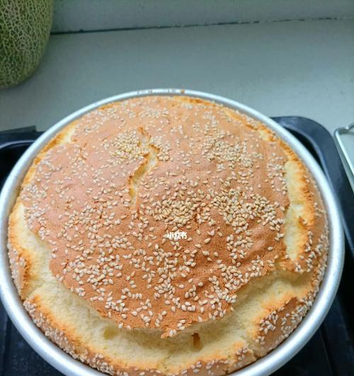 细说八寸原味戚风蛋糕的制作（一步步教你做出口感绵密、美味无比的戚风蛋糕）