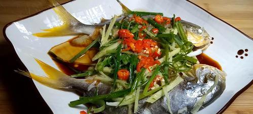 怎样做原味焖鲳鱼（传统美味家常菜，秘诀全揭秘！）