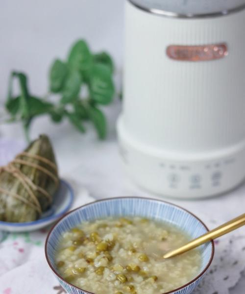 怎样做原味绿豆粥（一步步教你熬制清甜绿豆粥，轻松享受健康早餐）