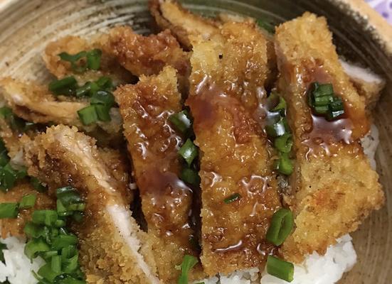 原味快手炸猪排，做法大公开（炸出脆皮金黄，肉质香嫩可口，让你忍不住一口接一口）