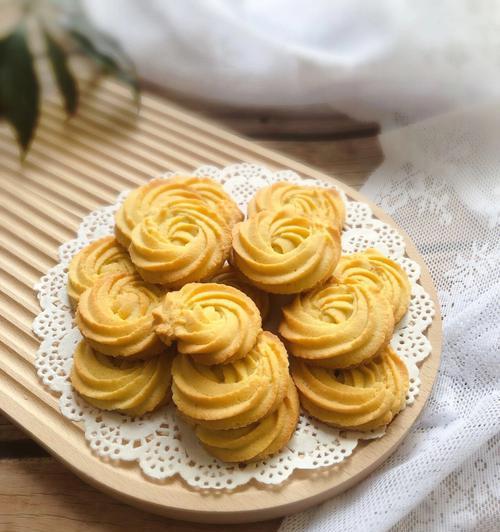 原味草莓酱曲奇的制作方法（享受甜蜜与酥脆，让你爱上烘焙）