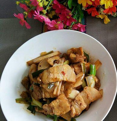 园椒爆肉的做法（鲜辣美味，家常菜肴）