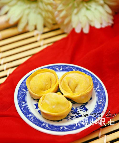 用元宝饺子尝遍家乡风味（探秘元宝饺子的制作与口感/元宝饺子）