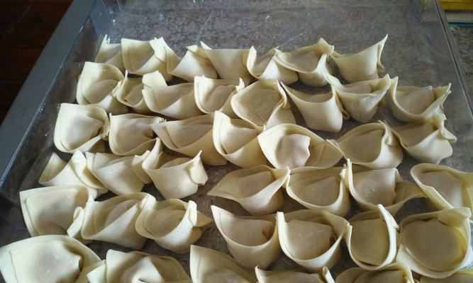 教你如何包出完美的元宝馄饨（以元宝馄饨的包法为主题，分享传统手艺）