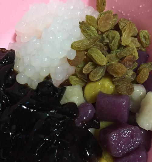 手把手教你制作清凉美食——芋圆椰汁西米露（家庭做法分享，轻松享受清凉美食）