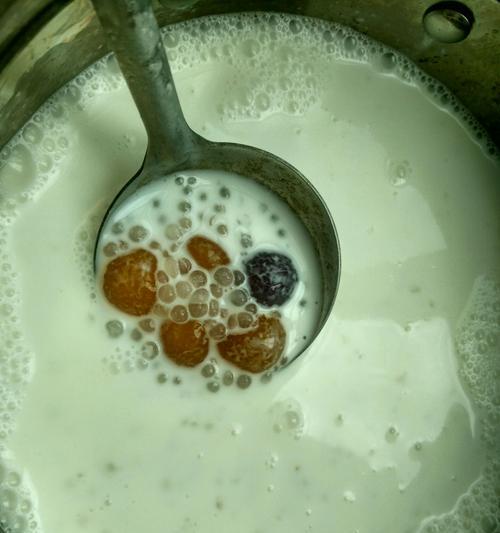 教你制作美味芋圆菜羹（传统美食，家庭必备）