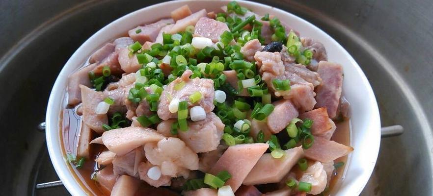 家常美食，芋头排骨的做法（10步教你做出细腻入味的芋头排骨）