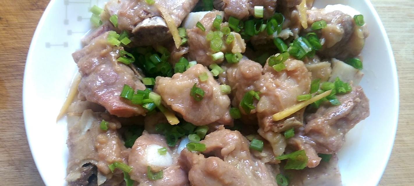 鲜美入味的芋头排骨煲（家常美食，暖心的味道）