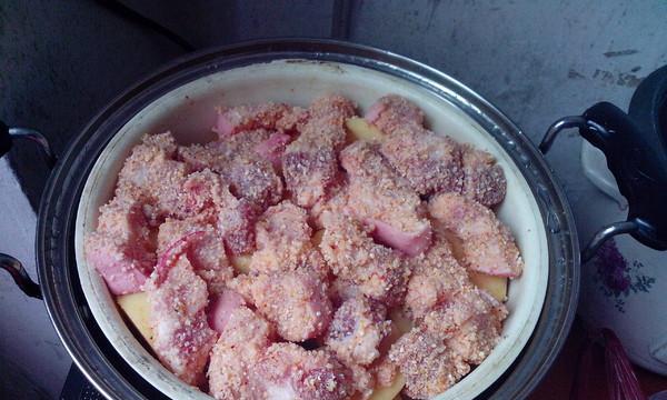 手把手教你做芋头粉蒸肉（一道美味又健康的家常菜）
