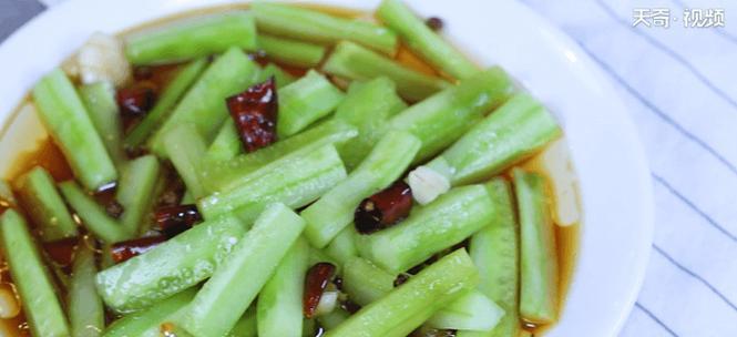 油泼黄瓜，鲜爽美味不止（一道传统川菜，做法简单易学）