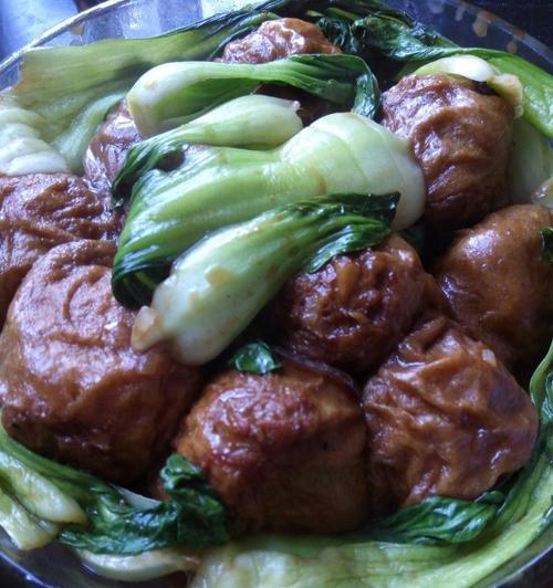 解密油面筋酿肉的秘诀（教你轻松做出外酥内嫩的美味）