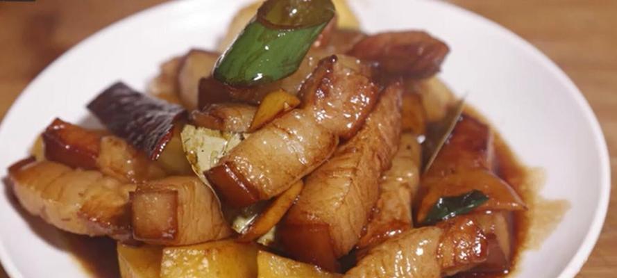油焖土豆的做法（手把手教你轻松制作美味的油焖土豆）