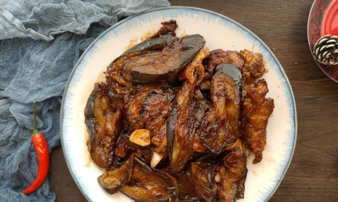 美味可口的油焖肉末茄子（学会制作，让你的味蕾大呼过瘾）