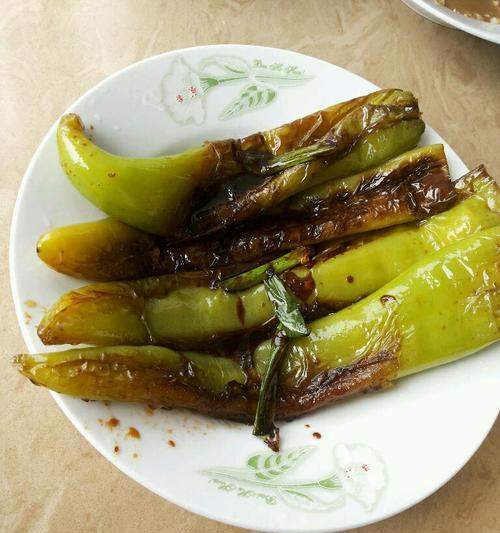 美食制作（香辣诱人的美味，让你欲罢不能！）