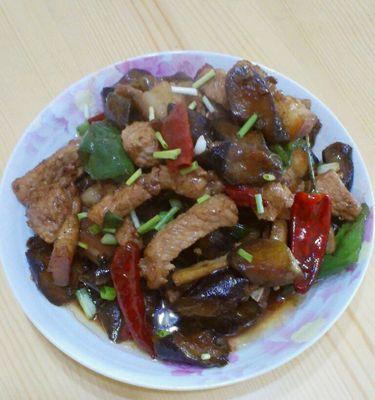 美味又营养的油焖尖椒茄子（一道家常菜的做法和技巧）
