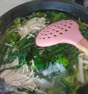 油麦菜汤——清爽解暑的夏日佳饮（以油麦菜汤为主角，探索多样化的制作方法和饮用技巧）