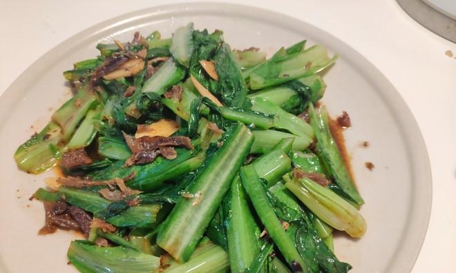 美味健康的油麦菜卷肉（快速简单的做法让你轻松制作美食）