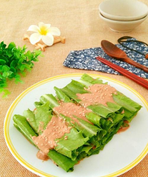 清爽又美味的油麦菜炖豆腐做法（快速做出一道健康又美味的素菜）