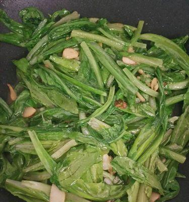 油麦菜春笋烹饪全攻略（用油麦菜和春笋营养美味不容错过）
