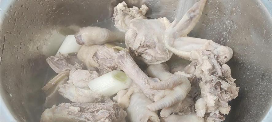如何用油螺煲出鲜美的鸡汤（传统秘方不再难，一锅好汤让你回味无穷）