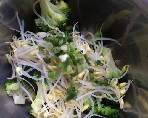 油淋绿豆芽的做法（健康好味道，绿色鲜香入口不油腻）