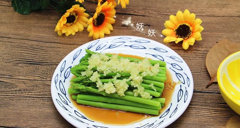 清新爽口的油淋芦笋（如何制作一道健康美味的油淋芦笋？）