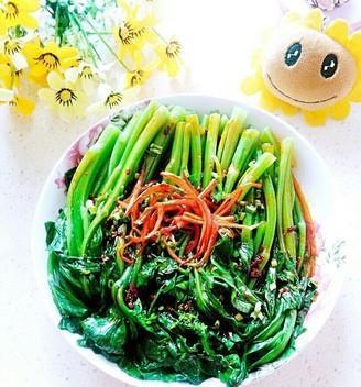 油淋菜心，别有风味（学会这道招牌菜，让你轻松做出一道美味）