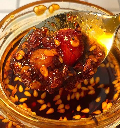 手把手教你制作美味的油辣子辣椒红油（麻辣香气飘满厨房，自制辣椒油让你欲罢不能）