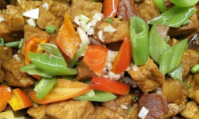 油豆腐红烧肉的美味做法（让你爱上的家常菜）
