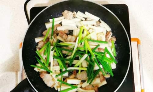 美味油豆腐炒杏鲍菇的制作方法（营养美味，鲜香可口，健康佳肴让你爱不释口）