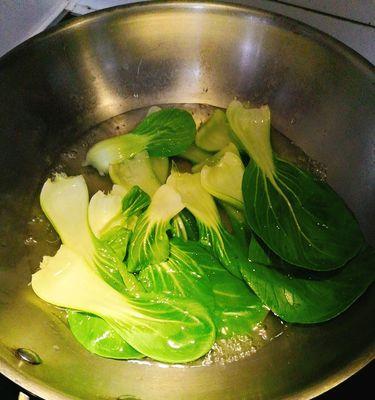 油菜开花的妙招（以手艺提升花期，打造精致园林）
