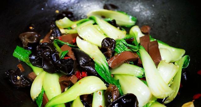 油菜炒鲜蘑，味蕾的盛宴（让鲜蘑的鲜味在油菜中绽放）