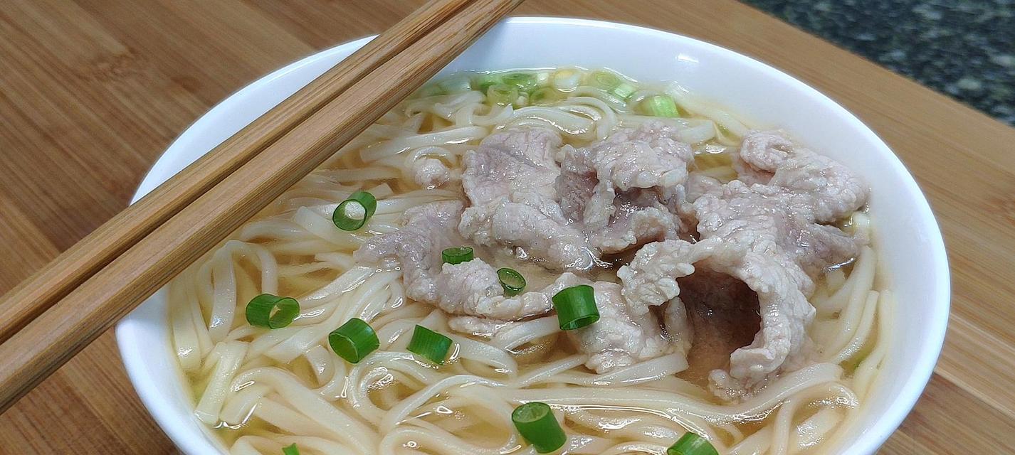 以油菜鹌鹑蛋面条为主的健康美食（用新鲜食材打造营养美味）