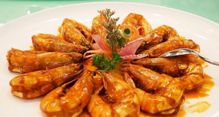 美味又简单，油爆大虾的做法（美食爱好者必知的海鲜料理/大虾爆炒的五个技巧）