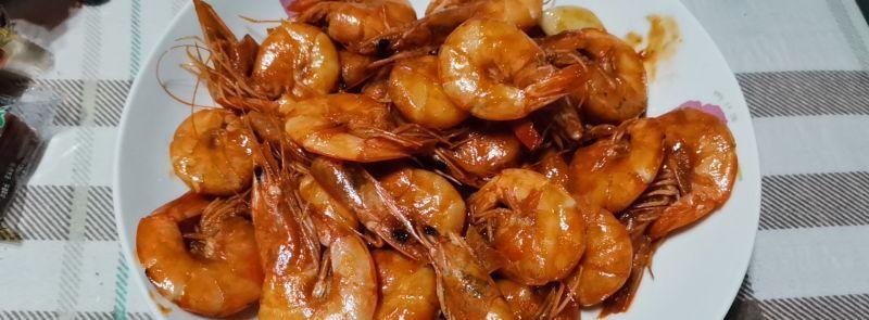 美味又简单，油爆大虾的做法（美食爱好者必知的海鲜料理/大虾爆炒的五个技巧）