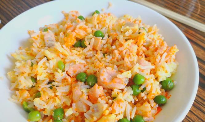 尤鱼柠檬汁炒饭（如何制作一份美味的尤鱼柠檬汁炒饭）