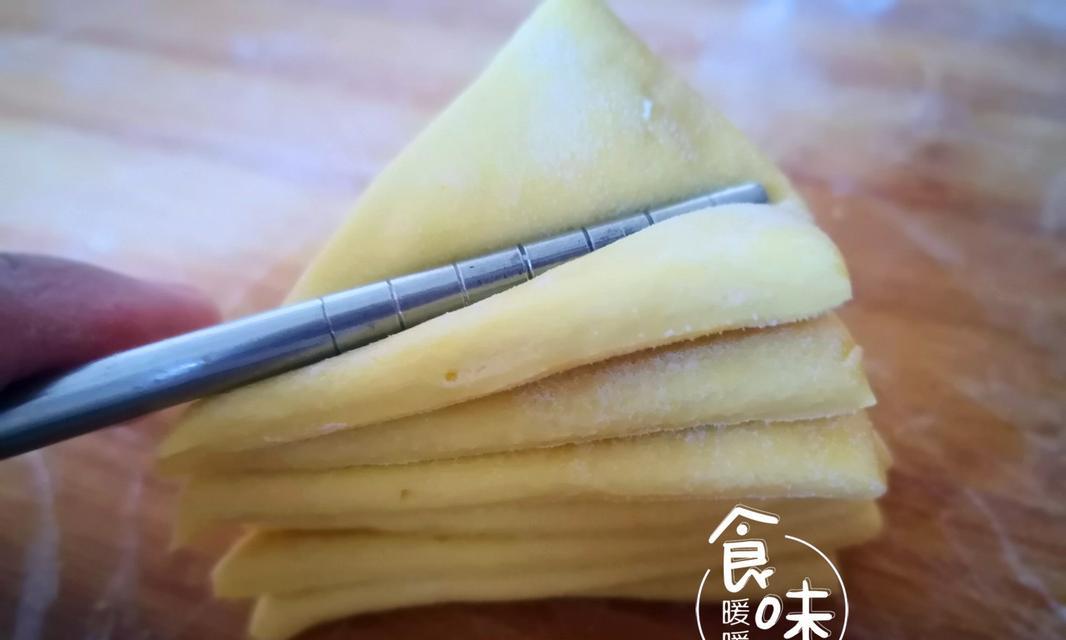硬面馒头的制作方法（手把手教你做出外皮酥脆，内里松软的美味硬面馒头）