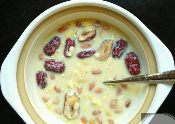 营养燕麦粥，美味又健康！（以燕麦粥为主食，保持健康的生活方式。）