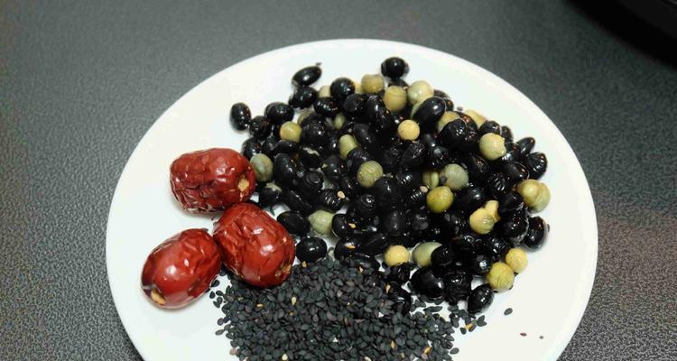 健康美味——营养黑豆豆浆的制作方法（从选材到制作，全面解读健康营养豆浆的制作技巧）
