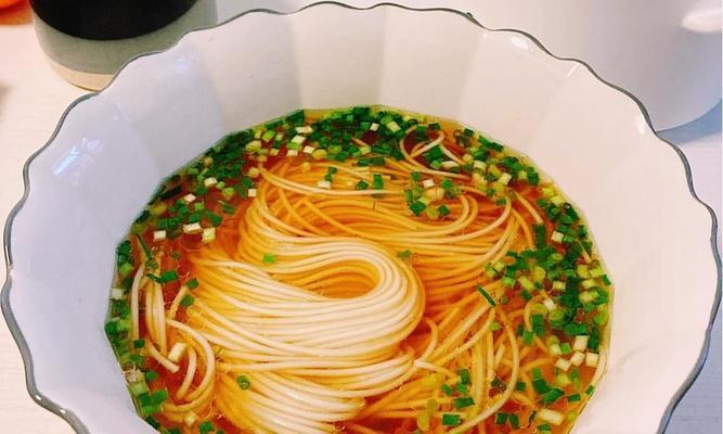 营养挂面汤的制作与分享（学会制作营养丰富的汤面，为身体健康加分）