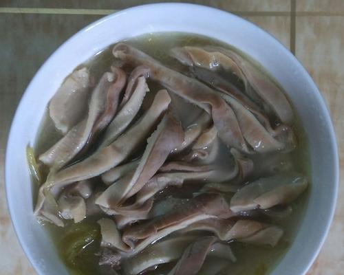 鹰嘴豆花生米煲猪肚汤