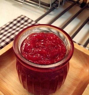 用新鲜樱桃制作美味果酱（自制果酱的简单方法和技巧）