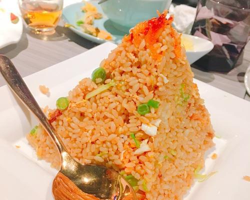 美味樱花虾炒饭（以海鲜为主，清爽口感，健康美味）