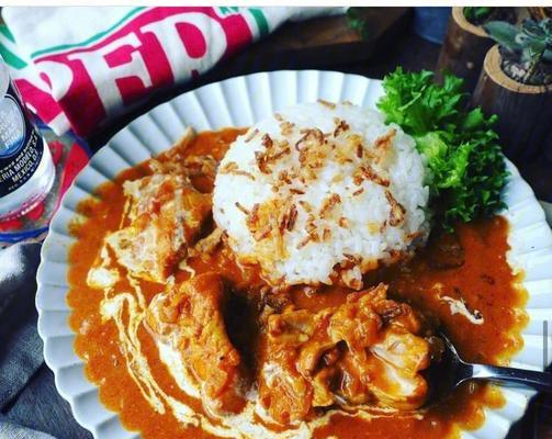 尝试制作正宗的英式咖哩鸡汤（以新鲜的材料和香料营造完美口感）